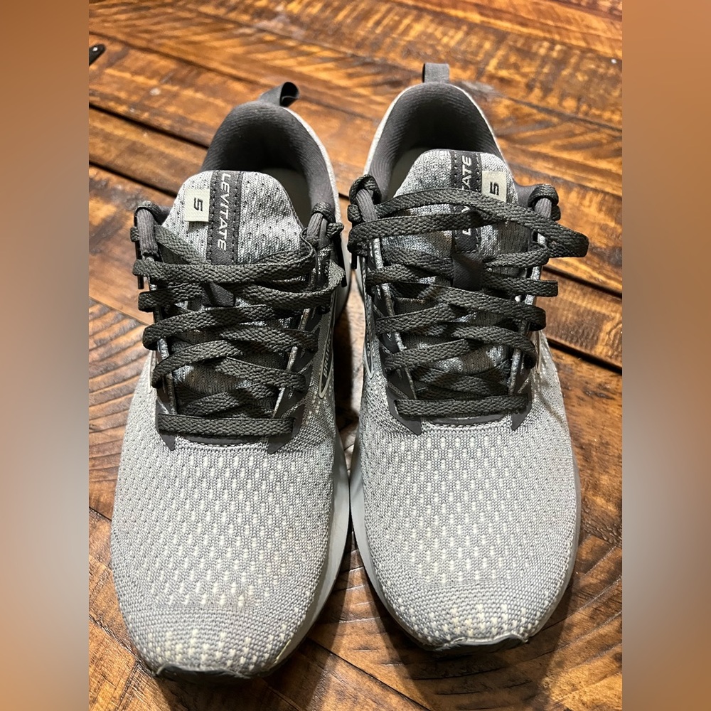 Women’s Brooks size 8 sneakers